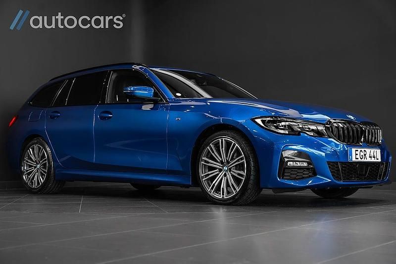 Blå Begagnad 2021 BMW 320 Shadowline Kombi | 348 750 kr (Dyr) - Bild 1/4