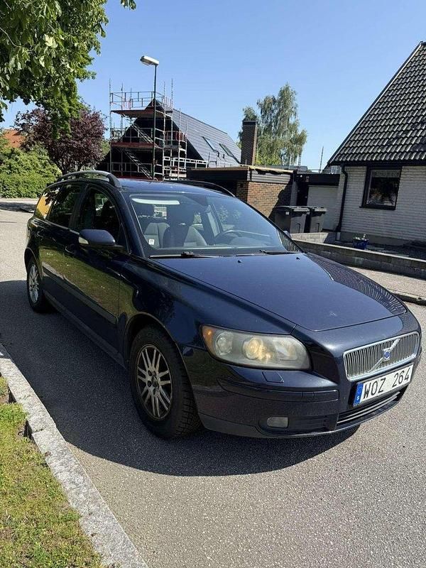Blå Begagnad 2005 Volvo V50 Kinetic Kombi | 18 500 kr (Marknadspris) - Bild 1/4