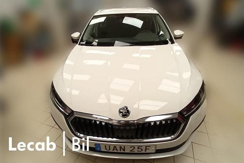 Begagnad Skoda Octavia 110 HK (80 kW) 2023 Candy white Kombi