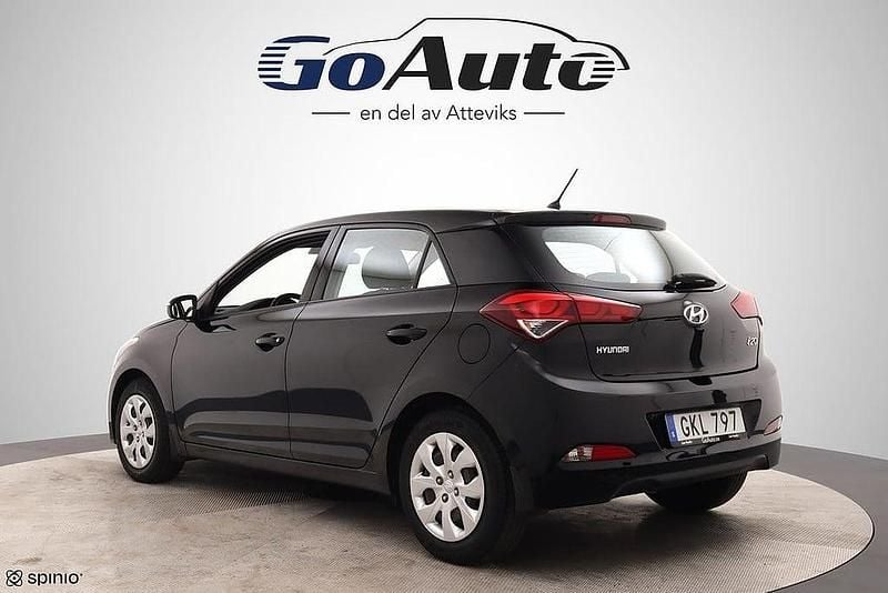 Begagnad Hyundai i20 Comfort 84 HK (61 kW) 2018 Svart Halvkombi