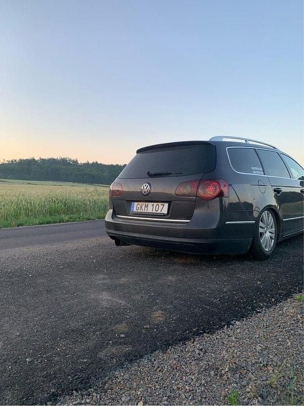 Brun Begagnad 2008 VW Passat Highline Kombi | 30 000 kr (Marknadspris) - Bild 1/1