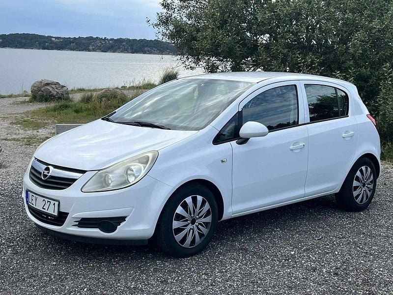Vit Begagnad 2011 Opel Corsa Halvkombi | 31 000 kr (Bra pris) - Bild 1/4