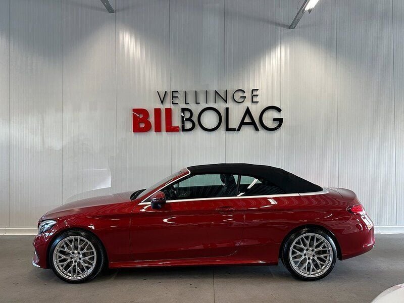 Röd Begagnad 2017 Mercedes C250 AMG Cab | 379 500 kr - Bild 1/4