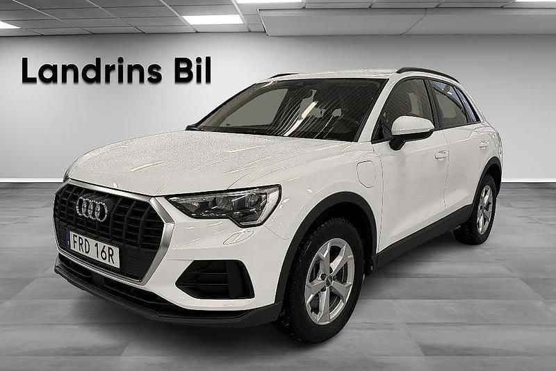 Vit Begagnad 2021 Audi Q3 Proline SUV | 329 900 kr (Marknadspris) - Bild 1/4
