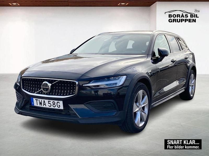 Svart Begagnad 2024 Volvo V60 CC Core Kombi | 389 000 kr (Superpris) - Bild 1/1