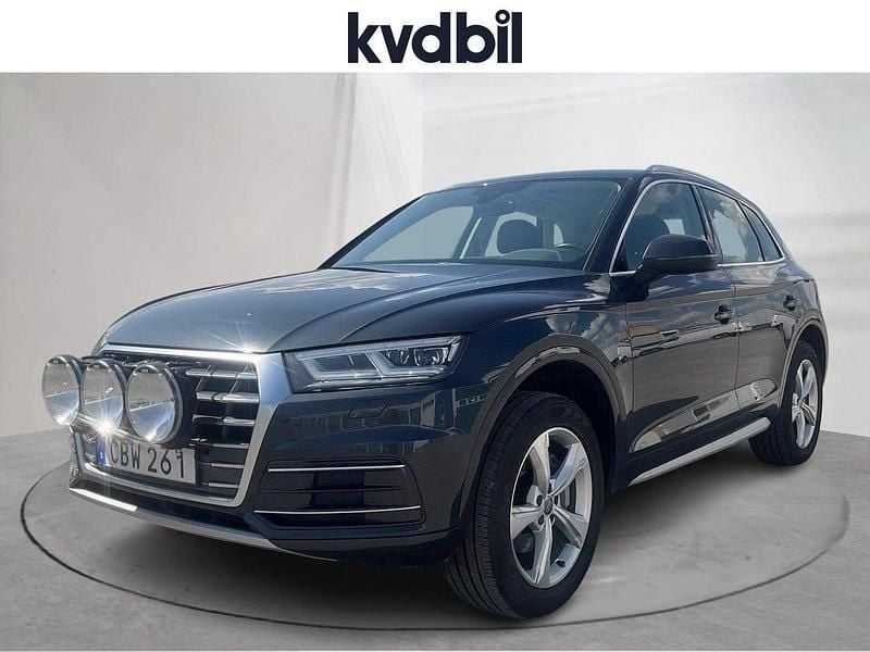 Grå (grå metallic) Begagnad 2017 Audi Q5 Comfort SUV | 242 900 kr (Marknadspris) - Bild 1/3