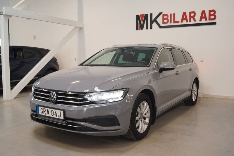 Grå Begagnad 2022 VW Passat Kombi | 269 900 kr - Bild 1/4