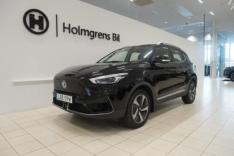 Svart Begagnad 2022 MG ZS Luxury Sedan | 234 900 kr (Superpris) - Bild 1/4