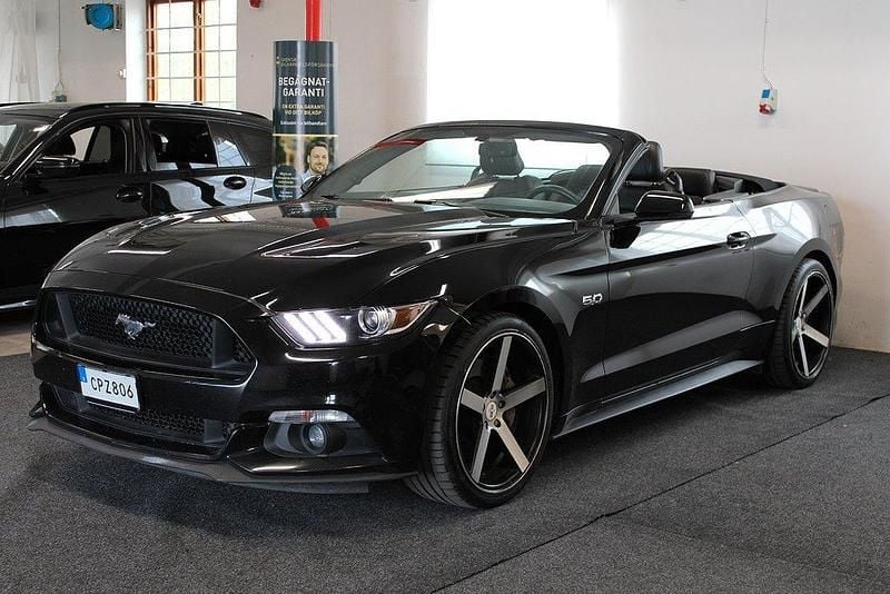 Svart Begagnad 2015 Ford Mustang GT Premium Cab | 269 900 kr - Bild 1/4