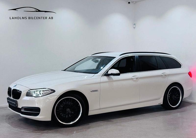Vit Begagnad 2015 BMW 520 Kombi | 189 900 kr (Lite dyr) - Bild 1/4