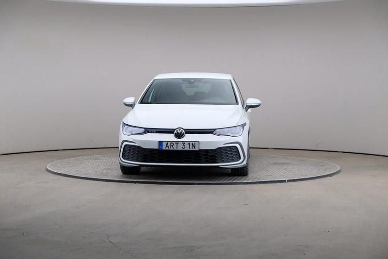 Begagnad VW Golf VIII GTE 204 HK (150 kW) 2020 Pure white (solid) Halvkombi