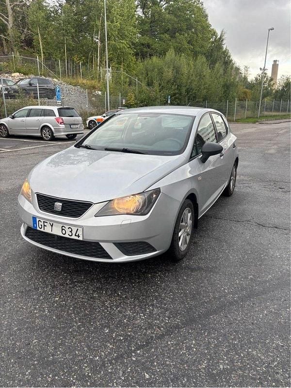 Silver Begagnad 2014 Seat Ibiza Halvkombi | 36 000 kr (Superpris) - Bild 1/4