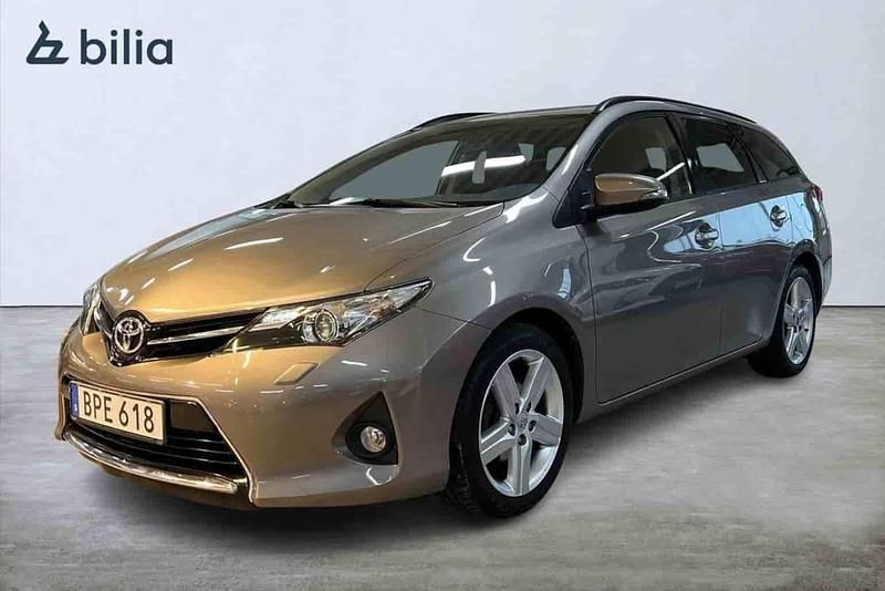 Brun Begagnad 2014 Toyota Auris Touring Sports Kombi | 139 900 kr - Bild 1/1