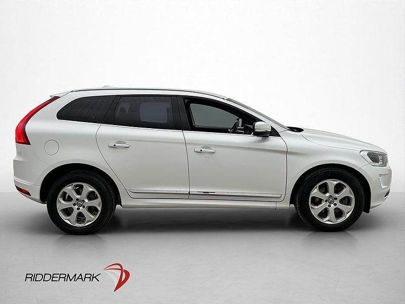 Begagnad Volvo XC60 Summum 150 HK (110 kW) 2016 Vit SUV