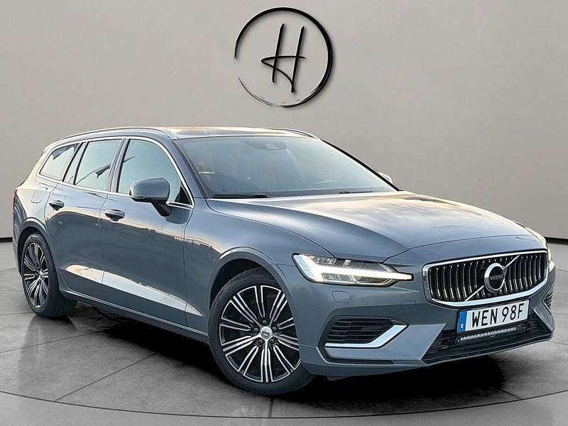 Grå Begagnad 2021 Volvo V60 SE Kombi | 299 500 kr (Bra pris) - Bild 1/4