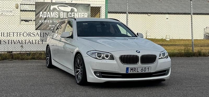 Vit Begagnad 2011 BMW 520 Kombi | 84 900 kr (Marknadspris) - Bild 1/4