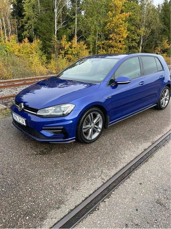 Blå Begagnad 2020 VW Golf VII GT Halvkombi | 186 000 kr (Marknadspris) - Bild 1/4