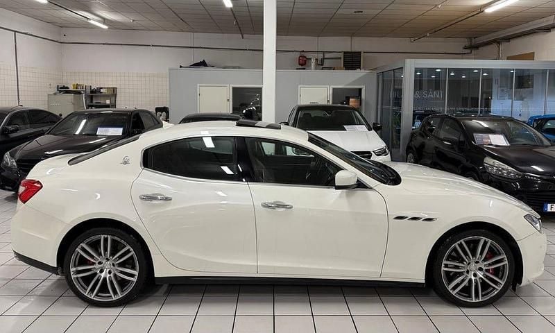 Begagnad Maserati Ghibli 411 HK (302 kW) 2014 Vit Sedan
