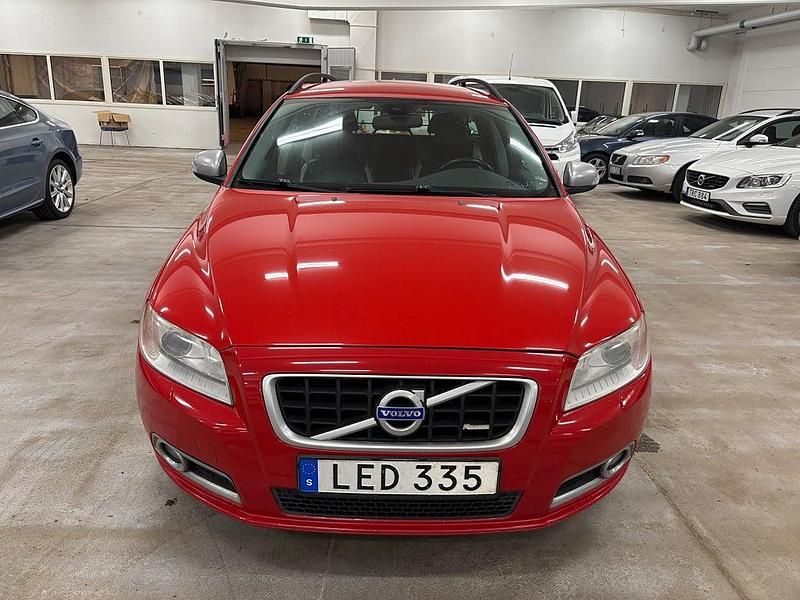Röd Begagnad 2010 Volvo V70 R-Design Kombi | 59 900 kr (Lite dyr) - Bild 1/4