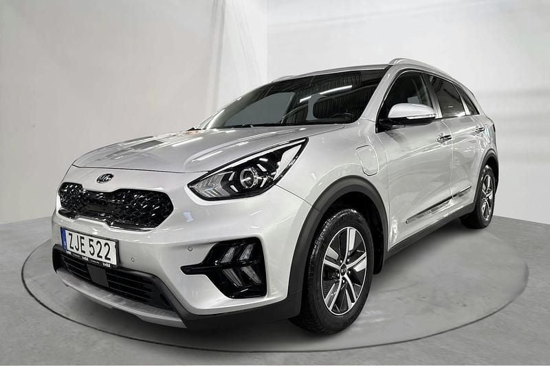 Grå Begagnad 2021 Kia Niro Advance SUV | 204 900 kr (Marknadspris) - Bild 1/4
