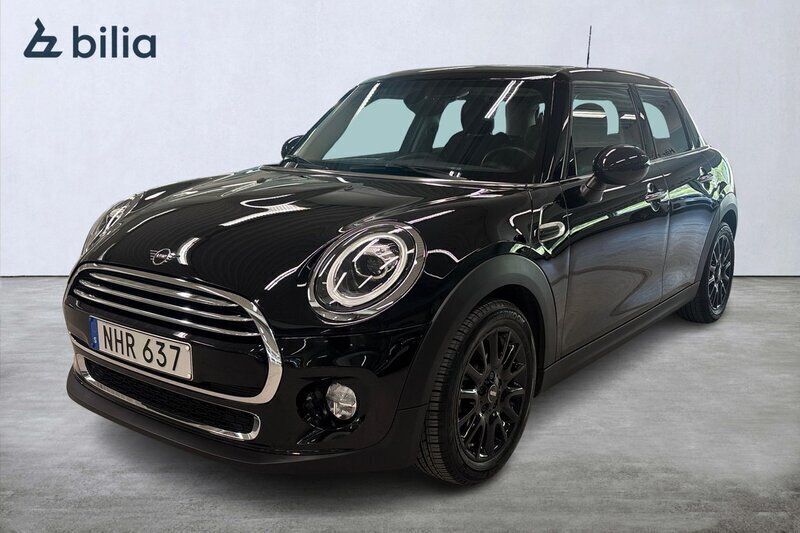 Svart Begagnad 2018 Mini Cooper Essential Halvkombi | 194 900 kr (Marknadspris) - Bild 1/3