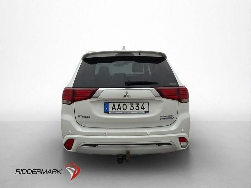 Begagnad Mitsubishi Outlander 224 HK (164 kW) 2019 Vit SUV