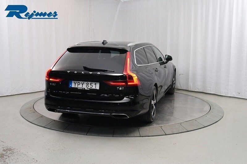 Svart Begagnad 2017 Volvo V90 Momentum Kombi | 259 800 kr (Marknadspris) - Bild 1/4