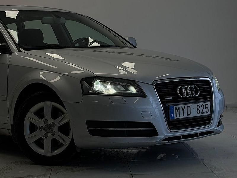 Begagnad Audi A3 Sportback Attraction 140 HK (102 kW) 2012 Silver Halvkombi