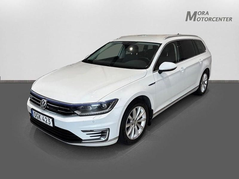 Vit Begagnad 2016 VW Passat GTE Kombi | 139 000 kr (Lite dyr) - Bild 1/4