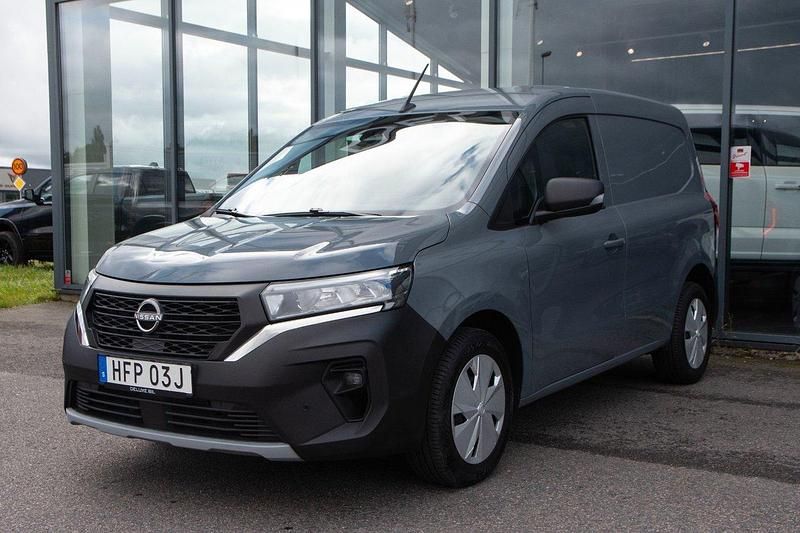 Mörkgrå (grå) Begagnad 2022 Nissan Townstar N-Connecta Minibuss | 125 000 kr - Bild 1/4