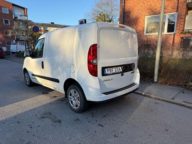 Begagnad Fiat Doblò 105 HK (77 kW) 2020 Minibuss