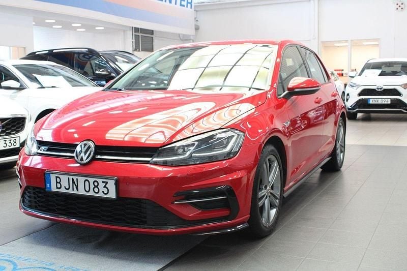 Röd Begagnad 2018 VW Golf VII R-line Halvkombi | 179 900 kr (Marknadspris) - Bild 1/4