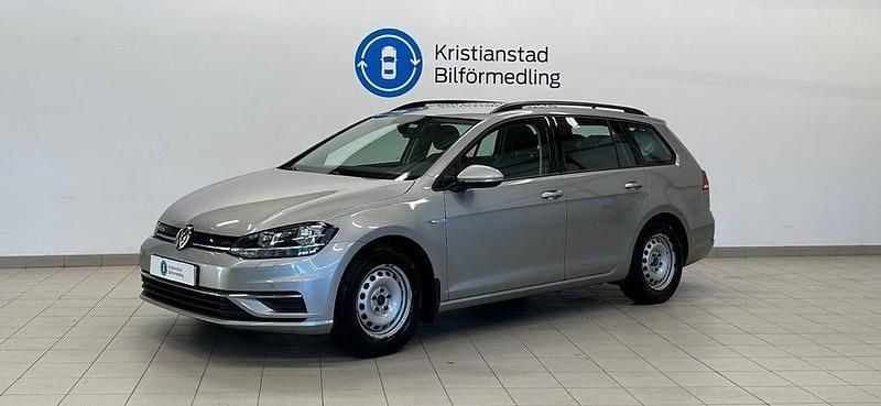 Silver Begagnad 2020 VW Golf VIII Kombi | 129 900 kr (Bra pris) - Bild 1/4