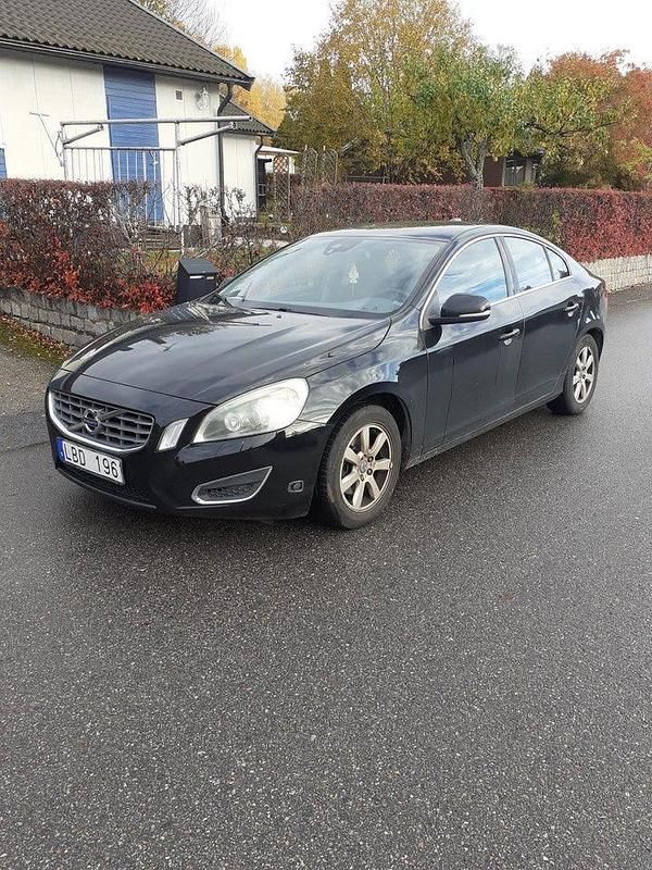 Begagnad 2011 Volvo S60 Momentum Sedan | 72 000 kr (Marknadspris) - Bild 1/4