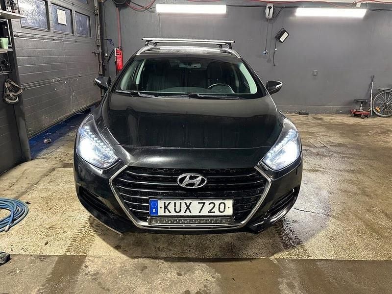 Begagnad Hyundai i40 141 HK (103 kW) 2016 Svart Kombi