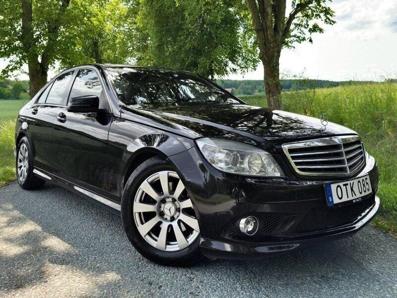 Svart Begagnad 2009 Mercedes C200 AMG Sedan | 89 900 kr (Marknadspris) - Bild 1/4