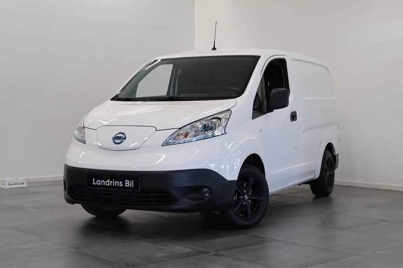 Vit Begagnad 2020 Nissan e-NV200 Comfort Van | 158 700 kr (Marknadspris) - Bild 1/4