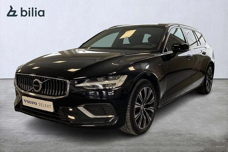 Begagnad Volvo V60 Core 253 HK (186 kW) 2022 Svart Kombi