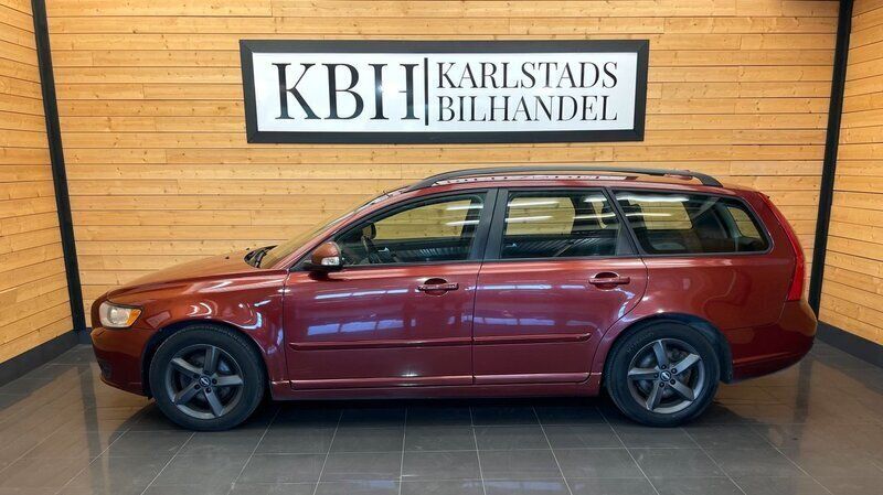 Röd Begagnad 2010 Volvo V50 Momentum Kombi | 29 900 kr (Bra pris) - Bild 1/4