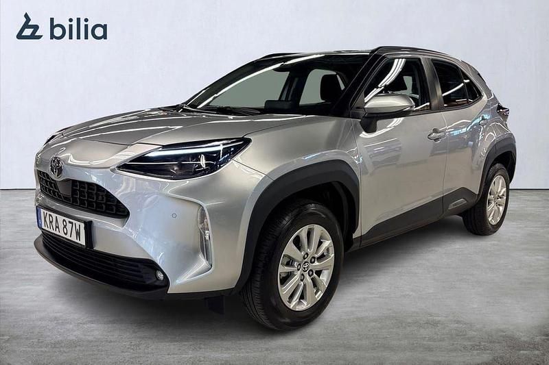 Silver Begagnad 2025 Toyota Yaris Cross Active SUV | 299 900 kr (Bra pris) - Bild 1/3