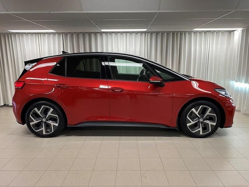 Begagnad VW ID.3 Pro 150 kW (204 HK) 2023 Mörkröd (kings red metallic black) Halvkombi