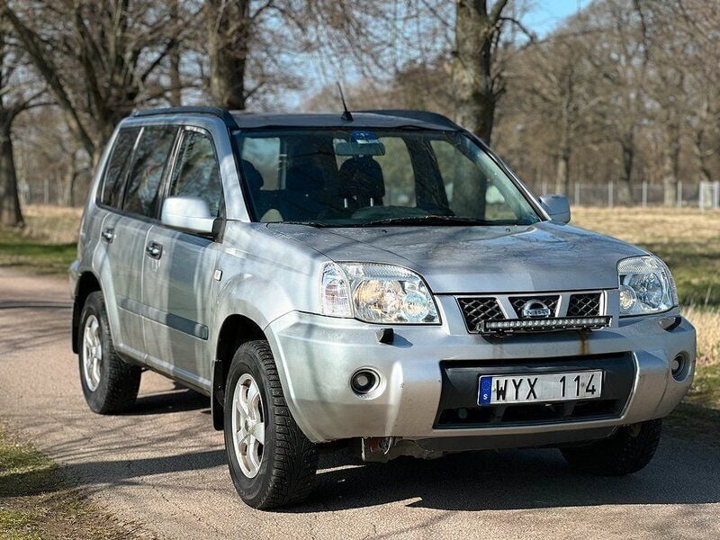 Silver Begagnad 2005 Nissan X-Trail SUV | 25 000 kr - Bild 1/4