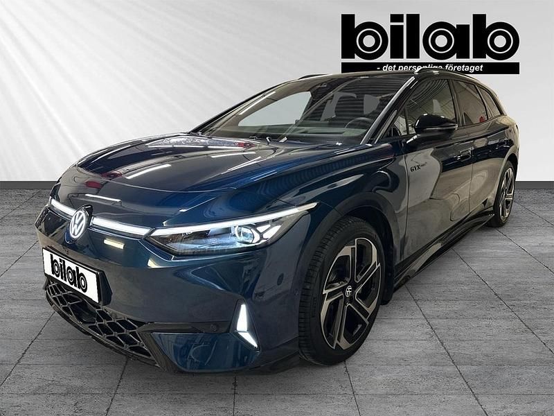 Blå Begagnad 2025 VW ID.7 GTX Kombi | 599 000 kr (Marknadspris) - Bild 1/4