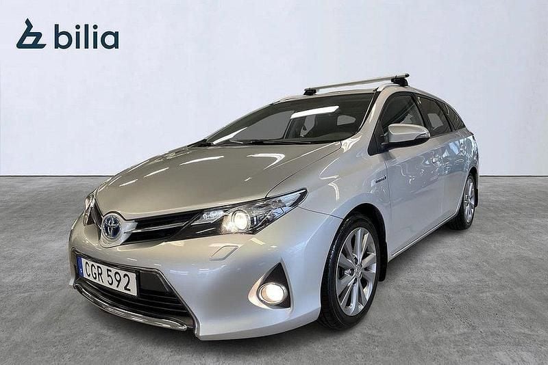Silver Begagnad 2014 Toyota Auris Touring Sports Kombi | 122 500 kr (Marknadspris) - Bild 1/4