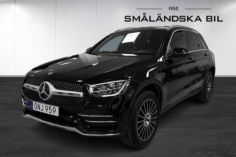 Svart Begagnad 2021 Mercedes GLC300e AMG line SUV | 549 000 kr (Dyr) - Bild 1/4
