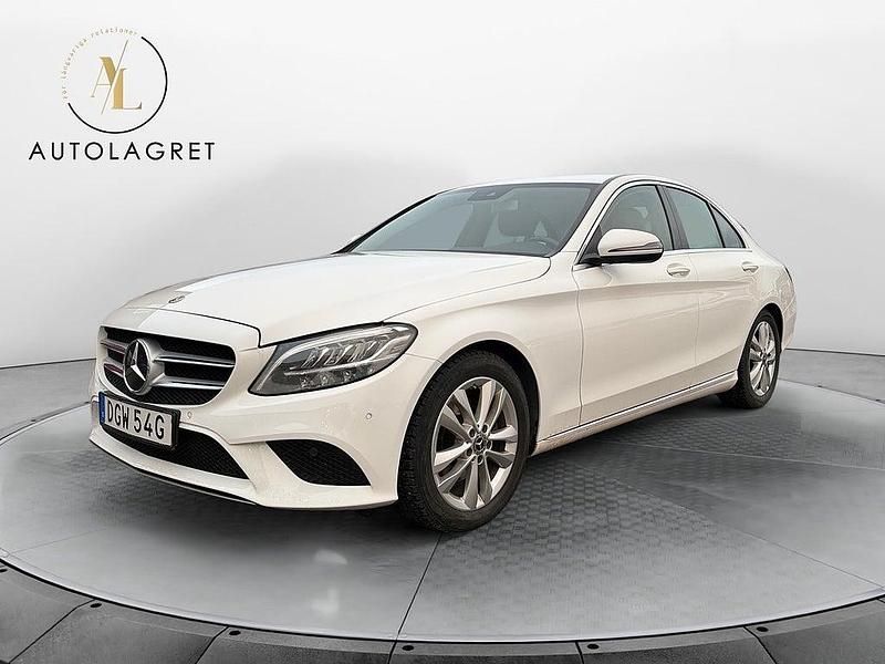 Vit Begagnad 2019 Mercedes C200 Avantgarde Sedan | 209 700 kr (Marknadspris) - Bild 1/4
