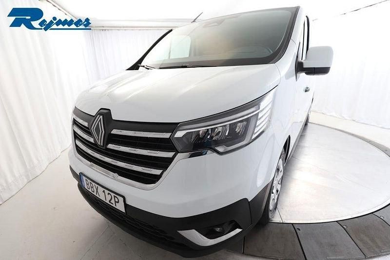 Vit (glaciär vit) Begagnad 2024 Renault Trafic Van | 389 800 kr (Lite dyr) - Bild 1/4