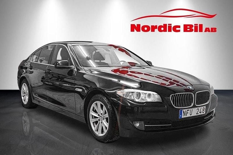 Svart Begagnad 2013 BMW 535 Sedan | 189 900 kr (Marknadspris) - Bild 1/4