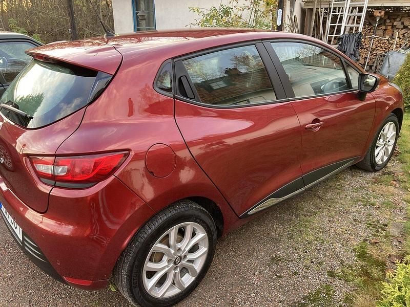 Begagnad 2018 Renault Clio IV Zen Halvkombi | 75 000 kr (Marknadspris) - Bild 1/3