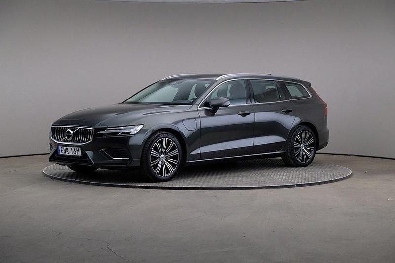 Mörkgrå Begagnad 2022 Volvo V60 Inscription Kombi | 345 000 kr (Marknadspris) - Bild 1/4